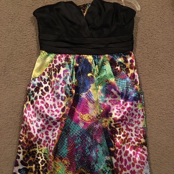 Colorful Printed Mini Dress (W/ POCKETS) - Picture 2 of 5